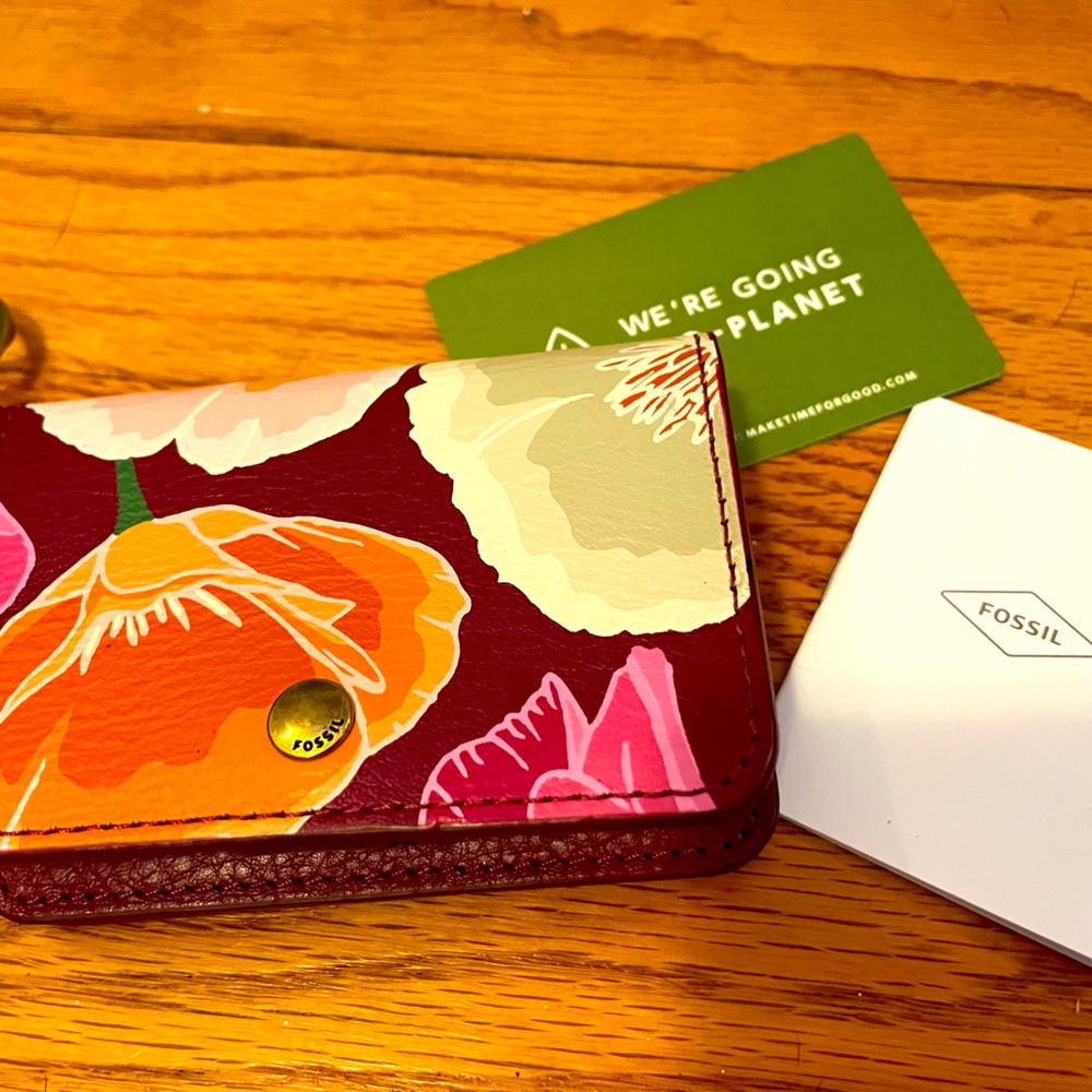 YEAREND SALE!🛍️ NWT Fossil Floral Blossom Wallet
